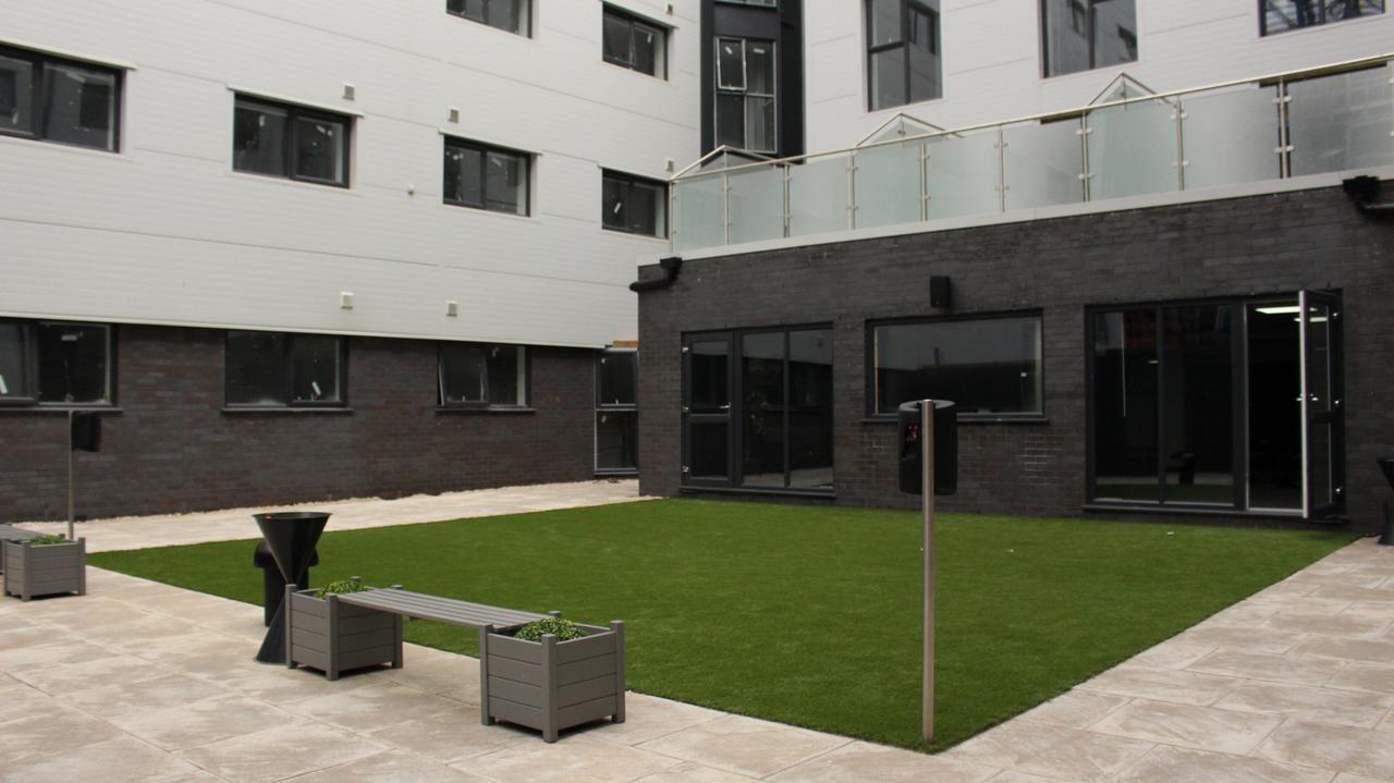 Peace Apartments - Luton Luton  Exterior photo
